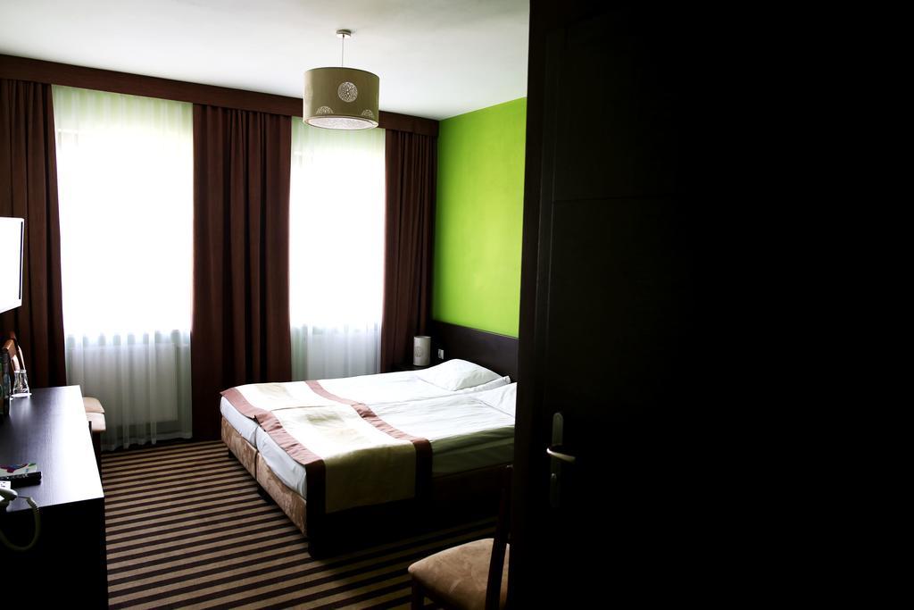 Hotel Folklor Międzyrzec Podlaski Εξωτερικό φωτογραφία