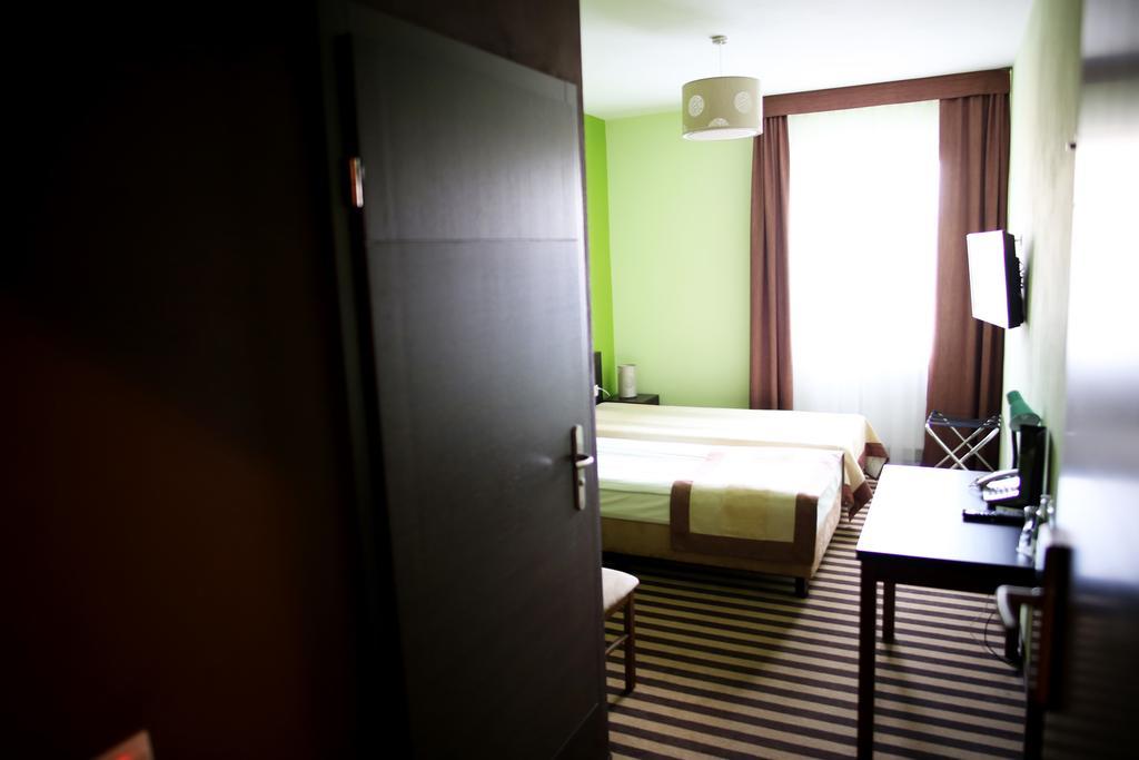 Hotel Folklor Międzyrzec Podlaski Εξωτερικό φωτογραφία